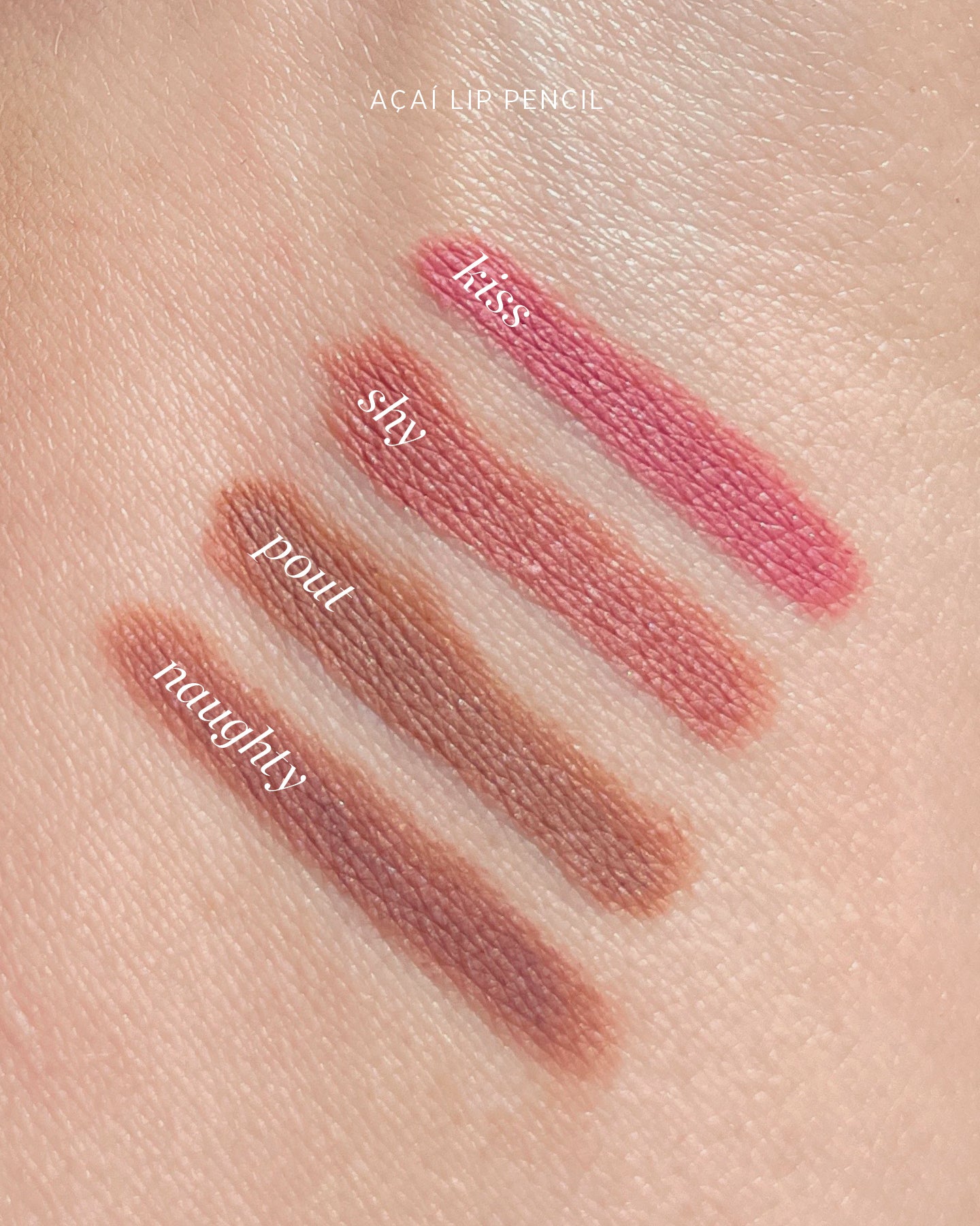 imagen mostrando los tonos de los delineadores de labios sobre piel clara