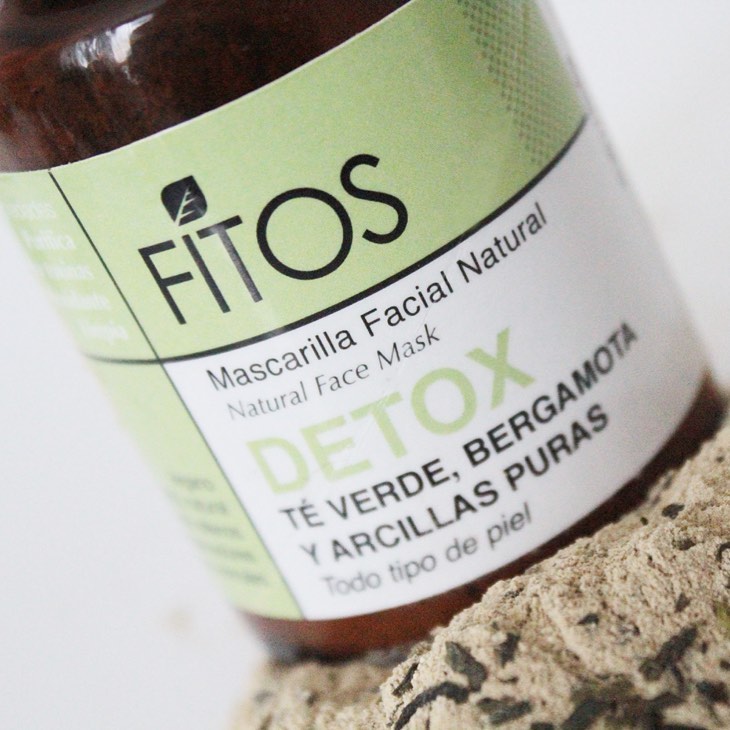 imagen de acercamiendo de la mascarilla facial en polvo detox fitos