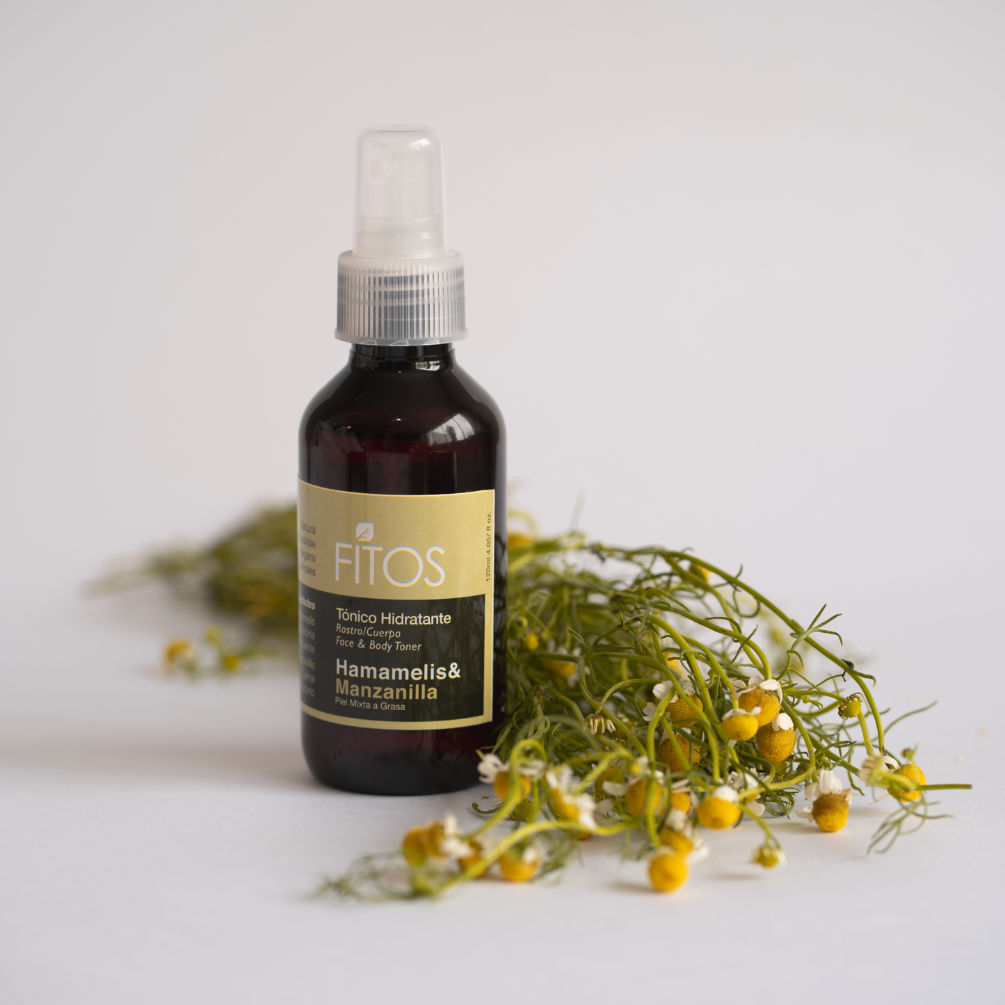 imagen del tonico hidratante de manzanilla fitos con flores de manzanilla disponible en blumma