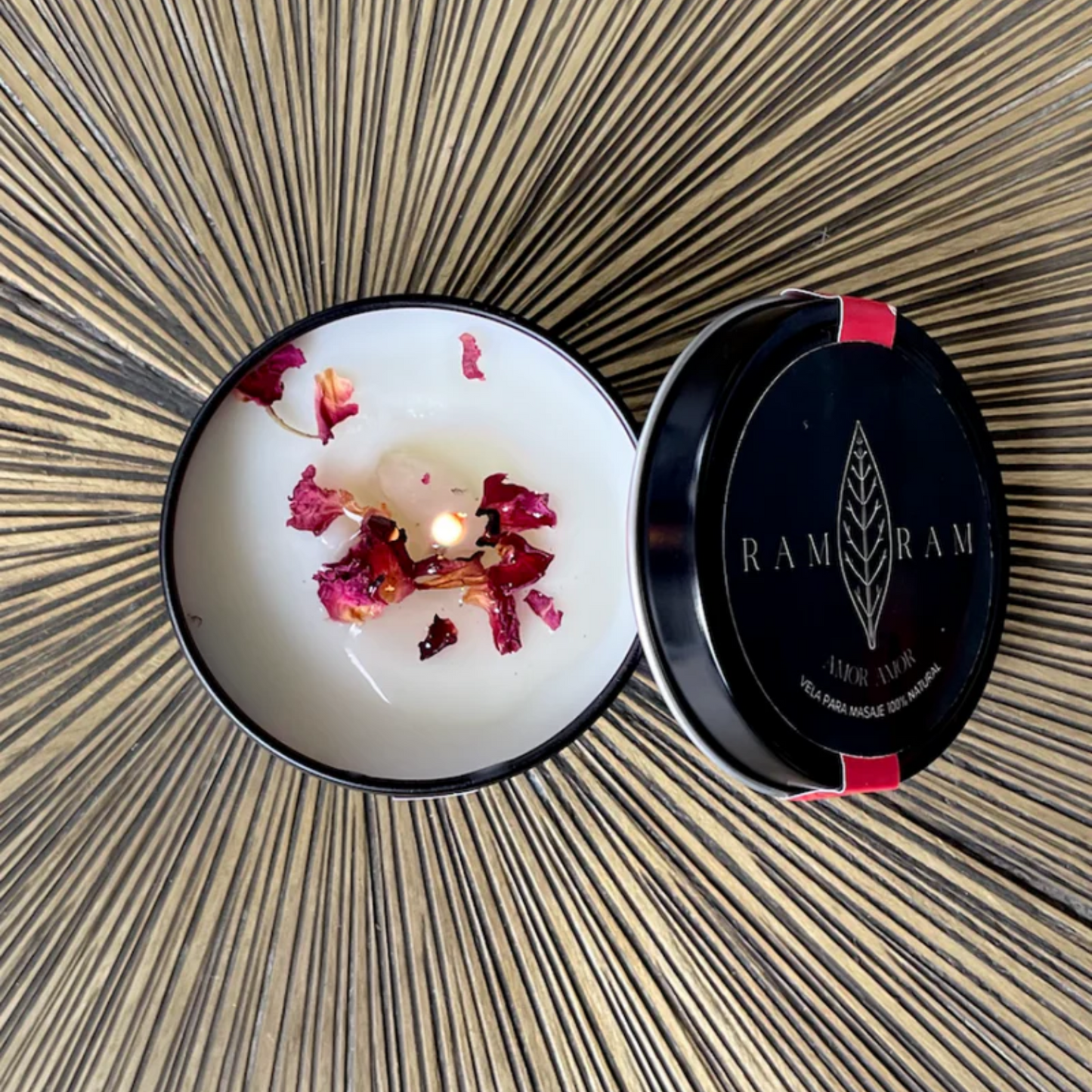 vista aerea de la vela para masajes sobre fondo de madera ram ram