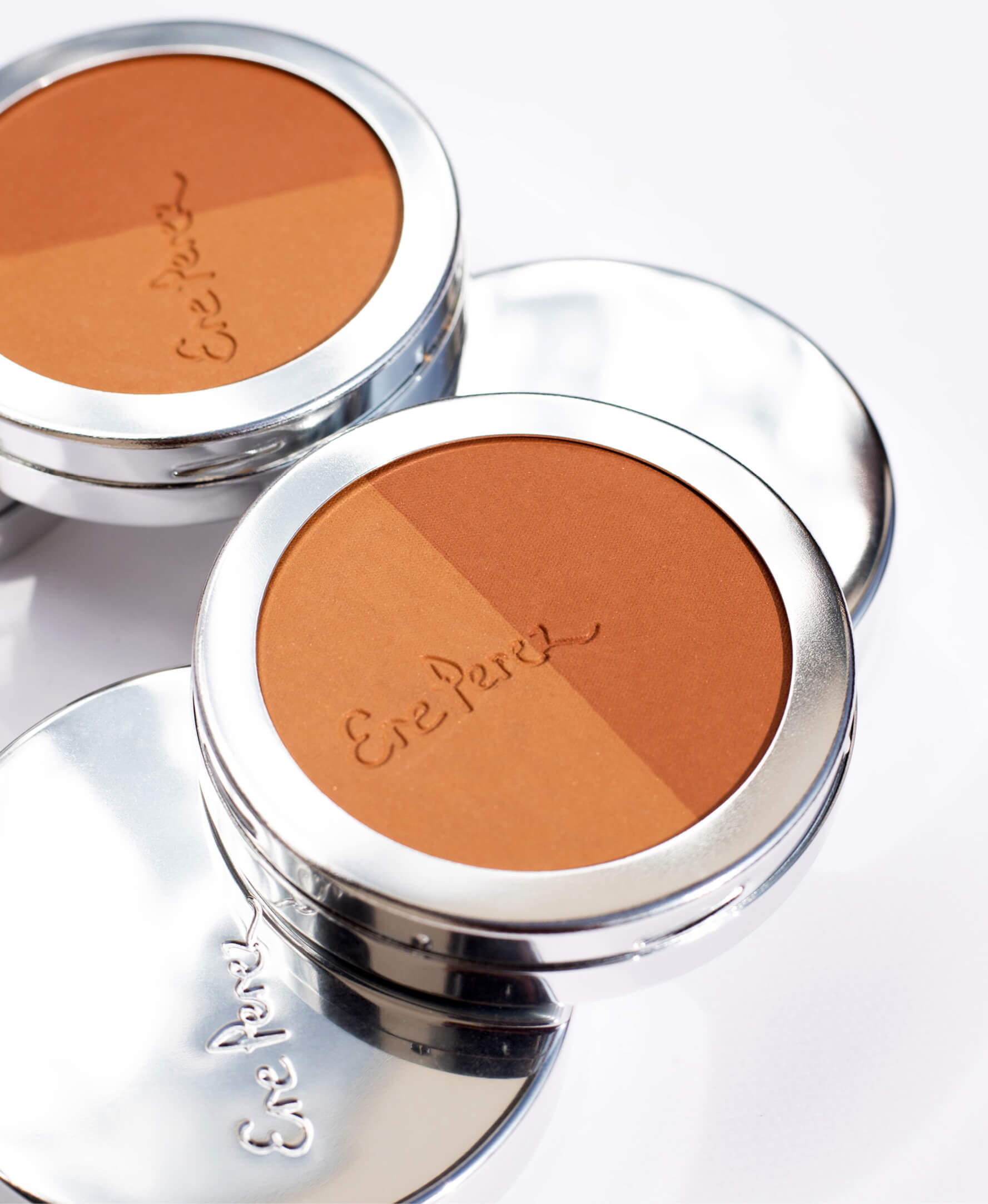 envase sostenible abierto del tono tulum del blush y bronceador en fondo blanco ere perez disponible en blumma
