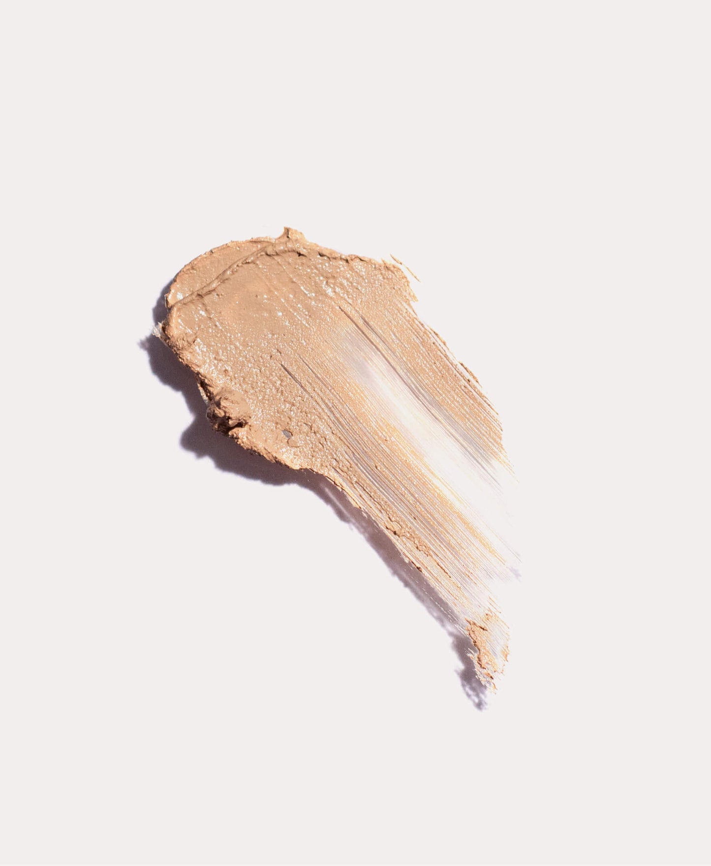imagen de textura de base corrector de arnica en tono latte ere perez sobre fondo blanco disponible en blumma