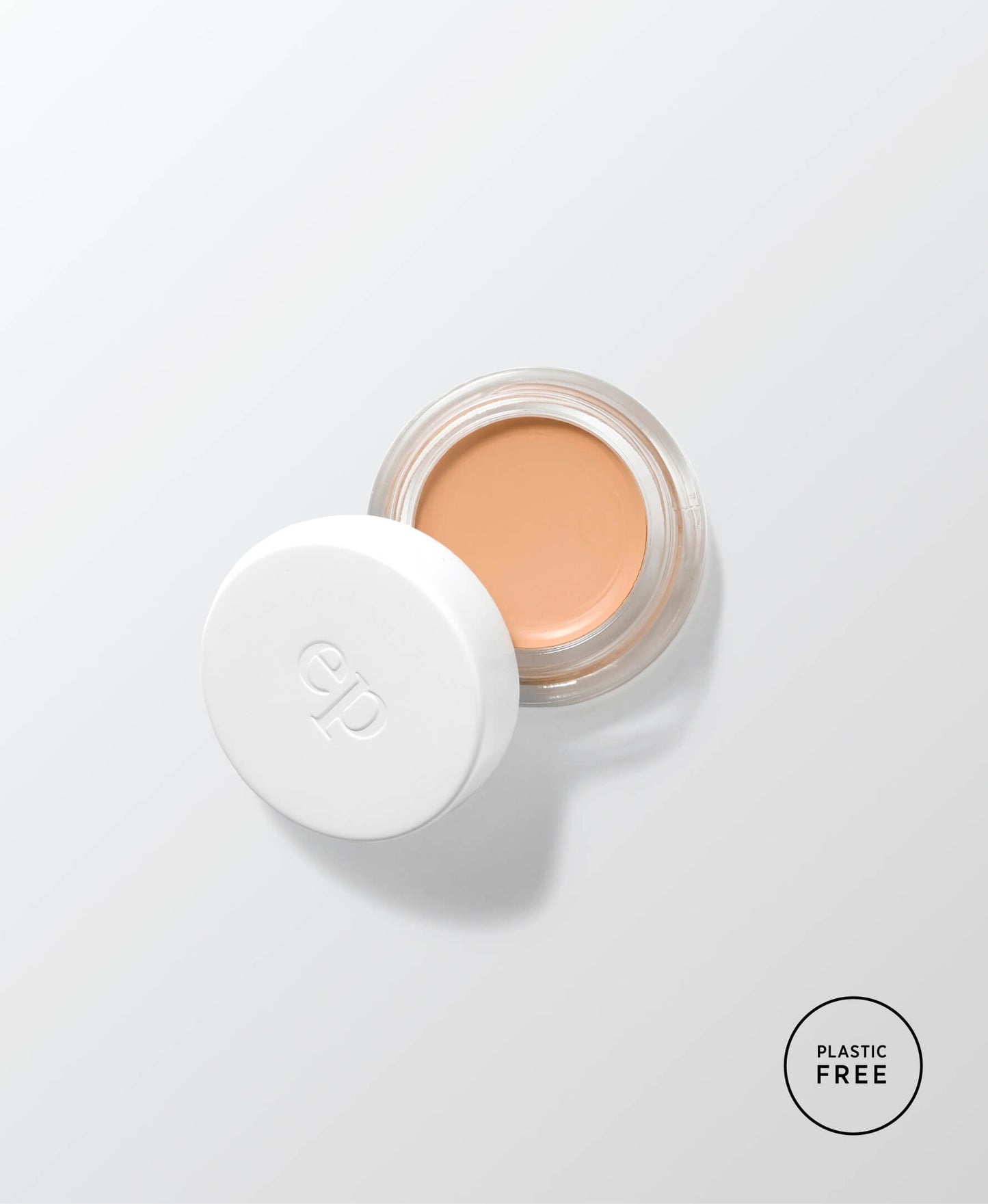 envase de vidrio sostenible mostrando el producto base corrector de arnica en tono chai ere perez fondo blanco disponible en blumma
