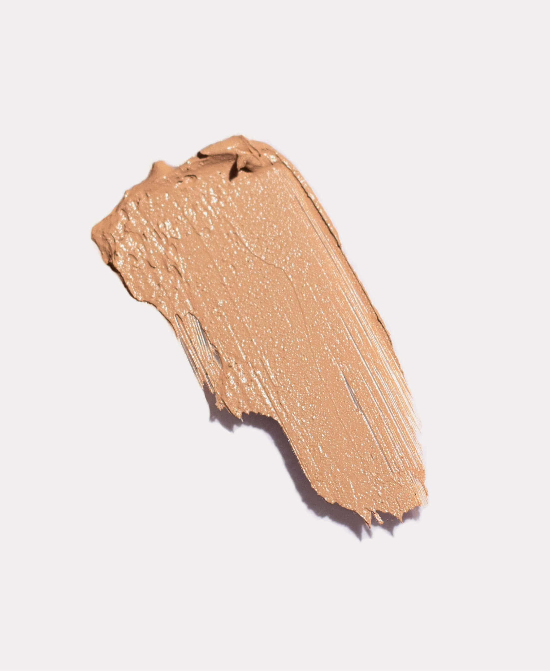 imagen de textura de base corrector de arnica en tono chai ere perez sobre fondo blanco disponible en blumma
