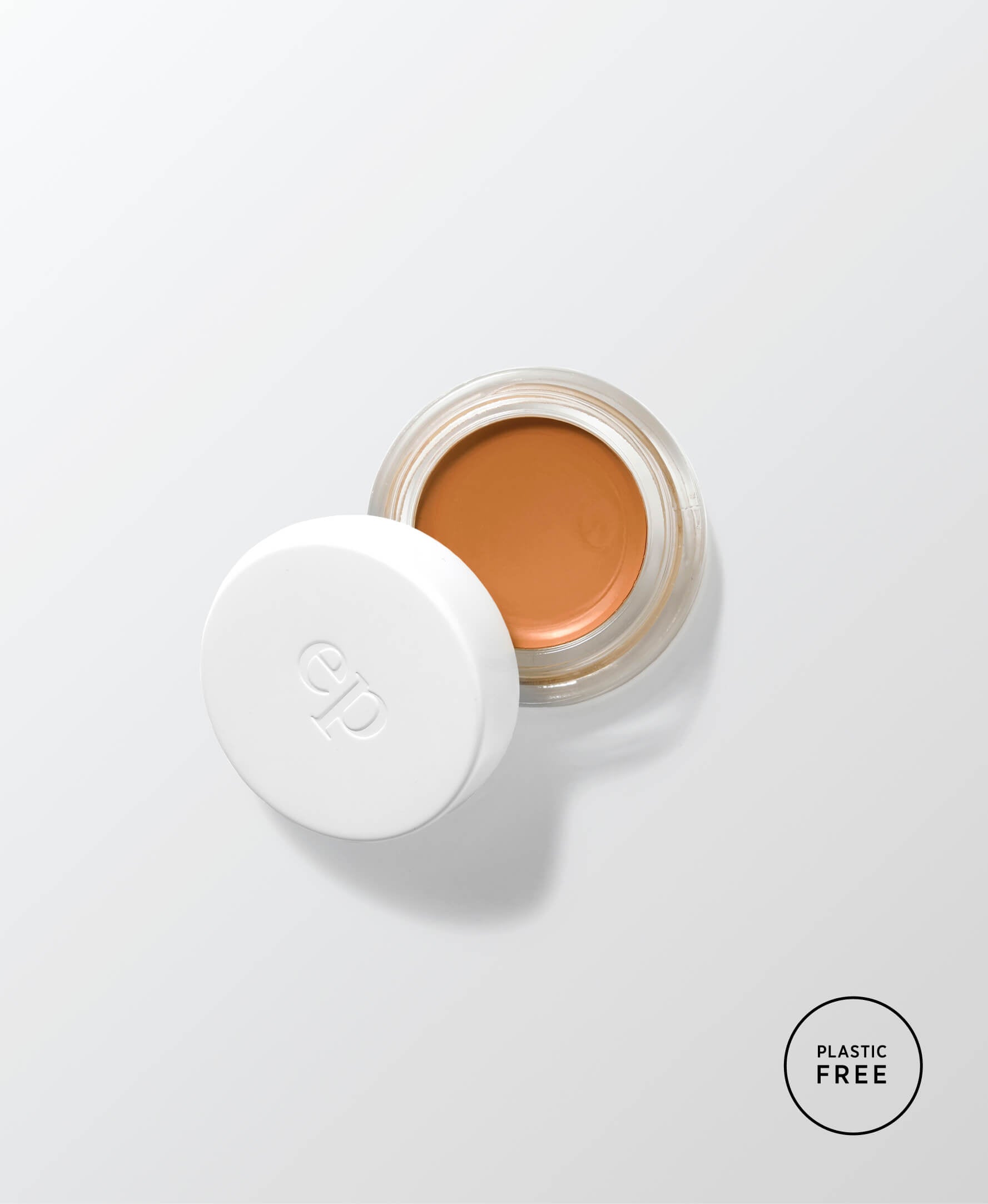 envase sostenible de vidrio con producto base corrector de arnica en tono mocha ere perez en fondo blanco disponible en blumma