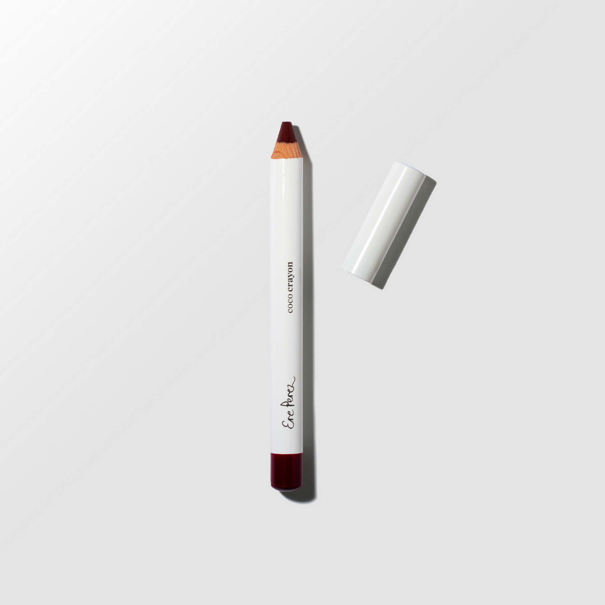 imagen frontal sobre fondo blanco de lapiz crayon de madera de ere perez disponible en blumma