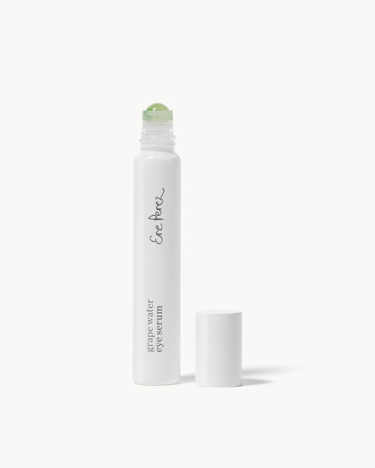 Suero de uva para ojos Ere Perez envase con roll on con 8 ml disponible en BLUMMA