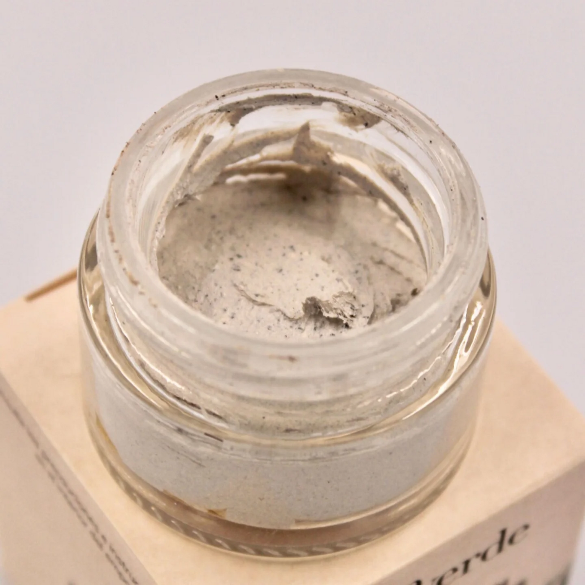 envase abierto del corrector zn de imperfecciones blauverde