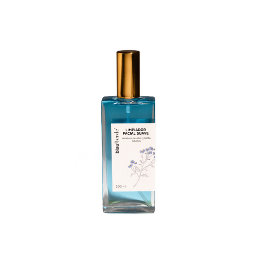 vista frontal de envase de vidrio transparente con tapa de aluminio dorado del limpiador facial suave de blauverde