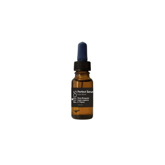 vista frontal de envase de vidrio en tono ambar del perfect serum de fitos en fondo blanco