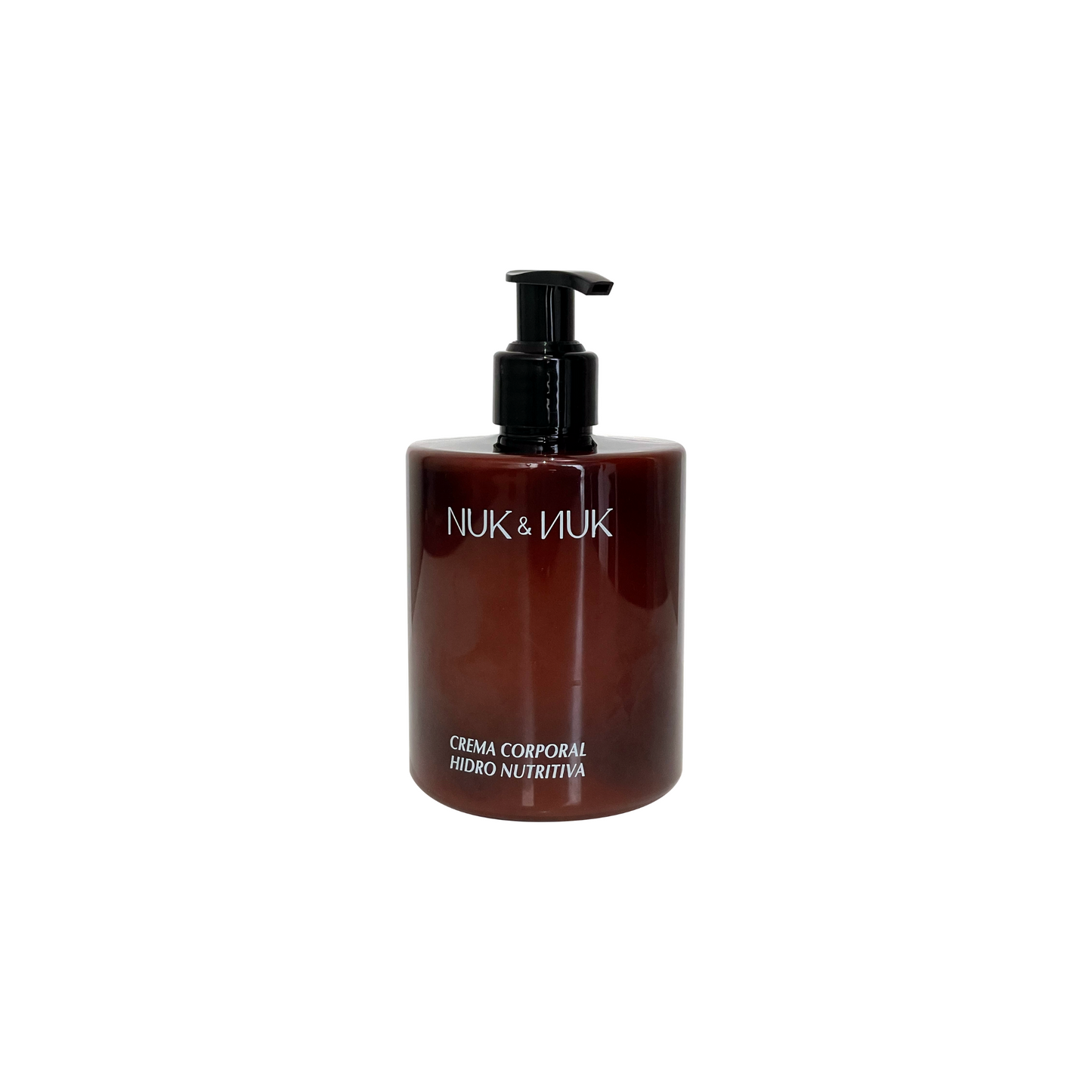 vista frontal de envase de plastico color ambar de la crema corporal hidronutritiva de nuk y nuk en fondo blanco