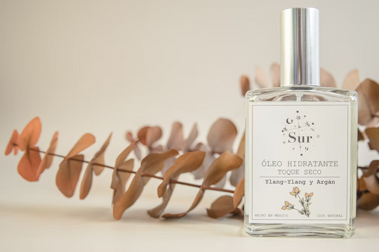 vista frontal del óleo hidratante 100 ml de Sur Biocosmetica, tipo body mist disponible en Blumma